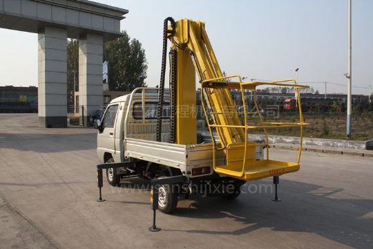 點(diǎn)擊查看詳細(xì)信息<br>標(biāo)題：小型電動(dòng)高空作業(yè)車(chē) 閱讀次數(shù)：3244