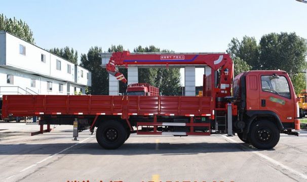 點擊查看詳細信息<br>標題：6.3噸東風160馬力隨車吊 閱讀次數(shù)：1863