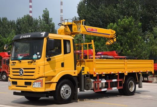 點擊查看詳細信息<br>標題：8噸大運隨車吊 閱讀次數(shù)：1977